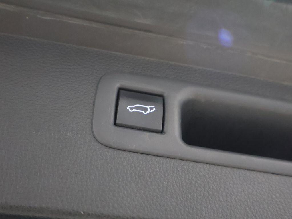 used 2022 Toyota Highlander Hybrid car, priced at $27,902