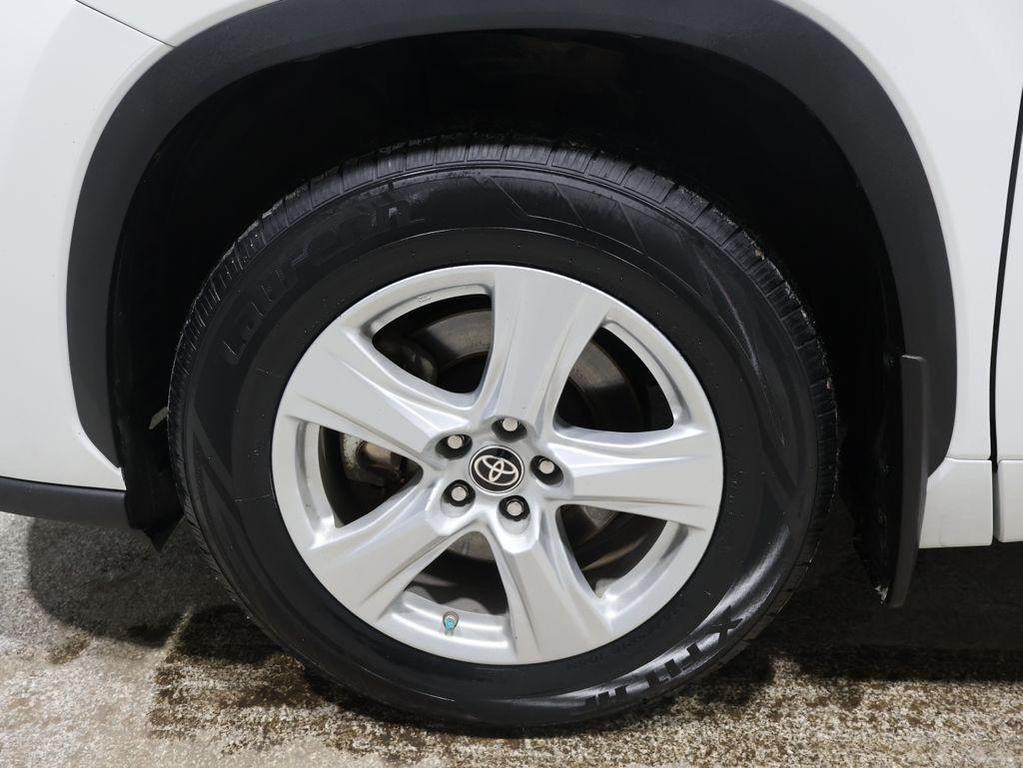 used 2022 Toyota Highlander Hybrid car, priced at $27,902