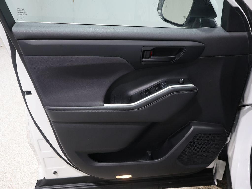 used 2022 Toyota Highlander Hybrid car, priced at $27,902