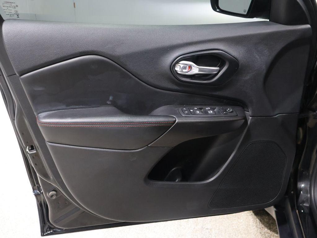 used 2020 Jeep Cherokee car, priced at $14,921