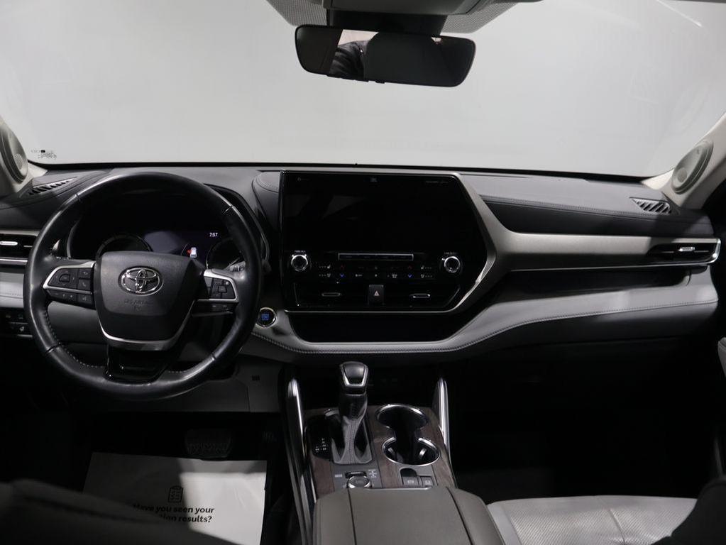 used 2022 Toyota Highlander car, priced at $32,866