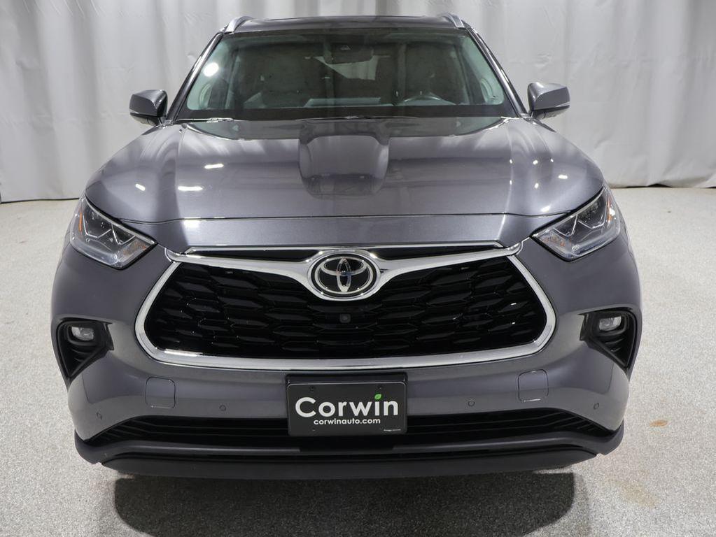 used 2022 Toyota Highlander car, priced at $32,866