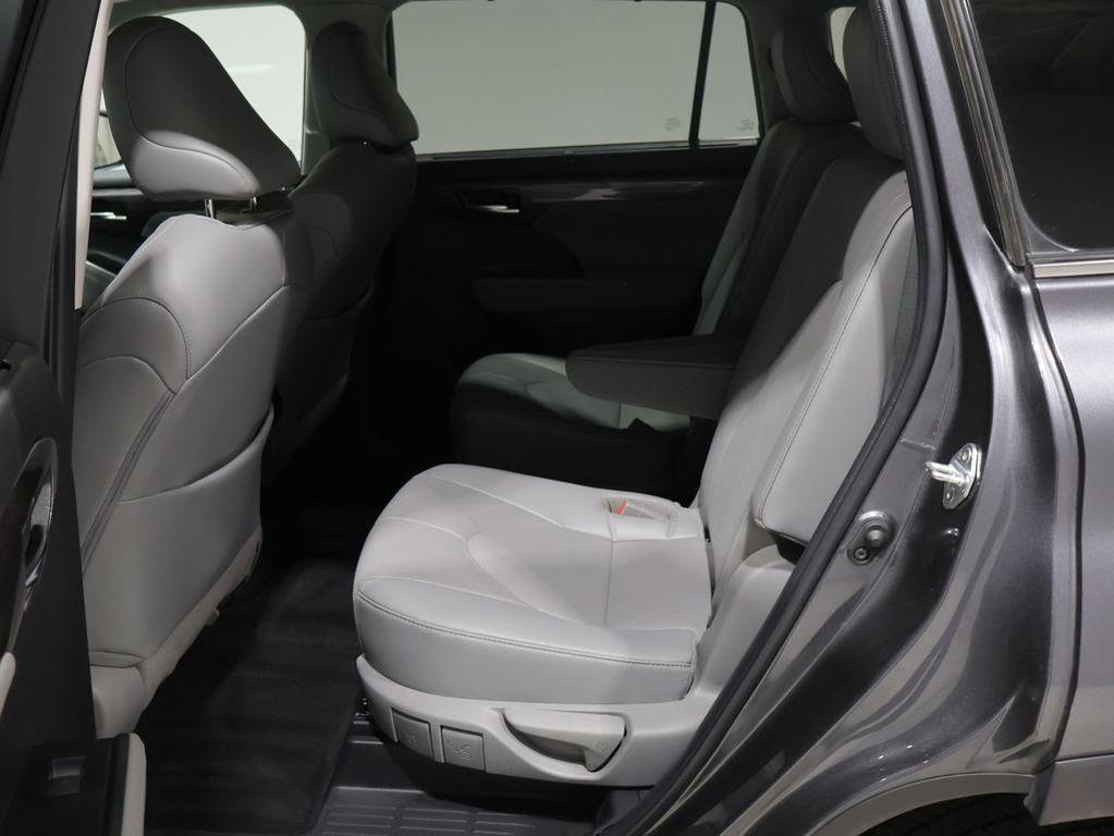 used 2022 Toyota Highlander car, priced at $32,866