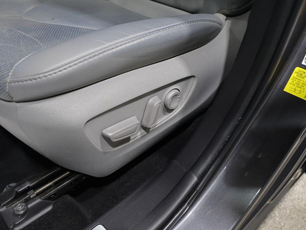 used 2022 Toyota Highlander car, priced at $32,866