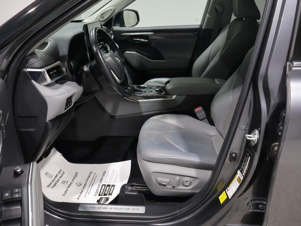 used 2022 Toyota Highlander car, priced at $32,866