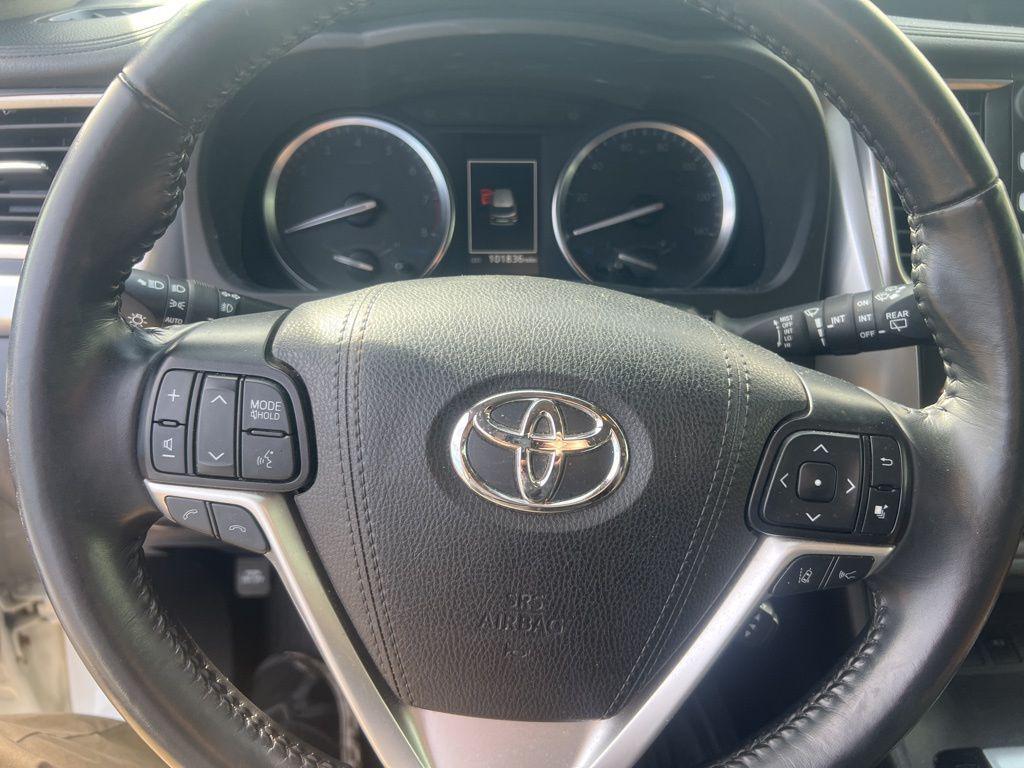 used 2019 Toyota Highlander car, priced at $25,922