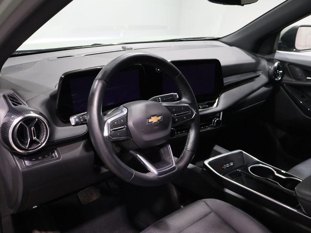 used 2025 Chevrolet Equinox car, priced at $25,469