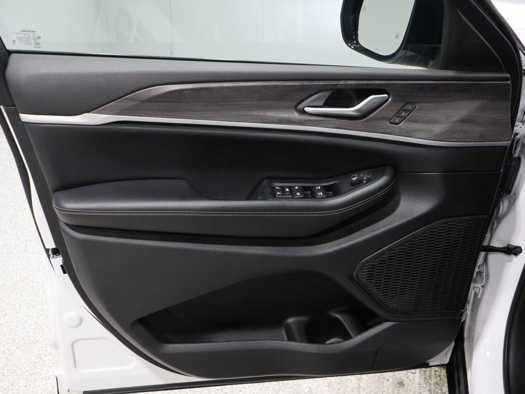 used 2024 Jeep Grand Cherokee car, priced at $31,430