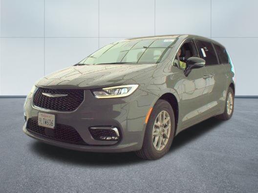 used 2025 Chrysler Pacifica car, priced at $30,634