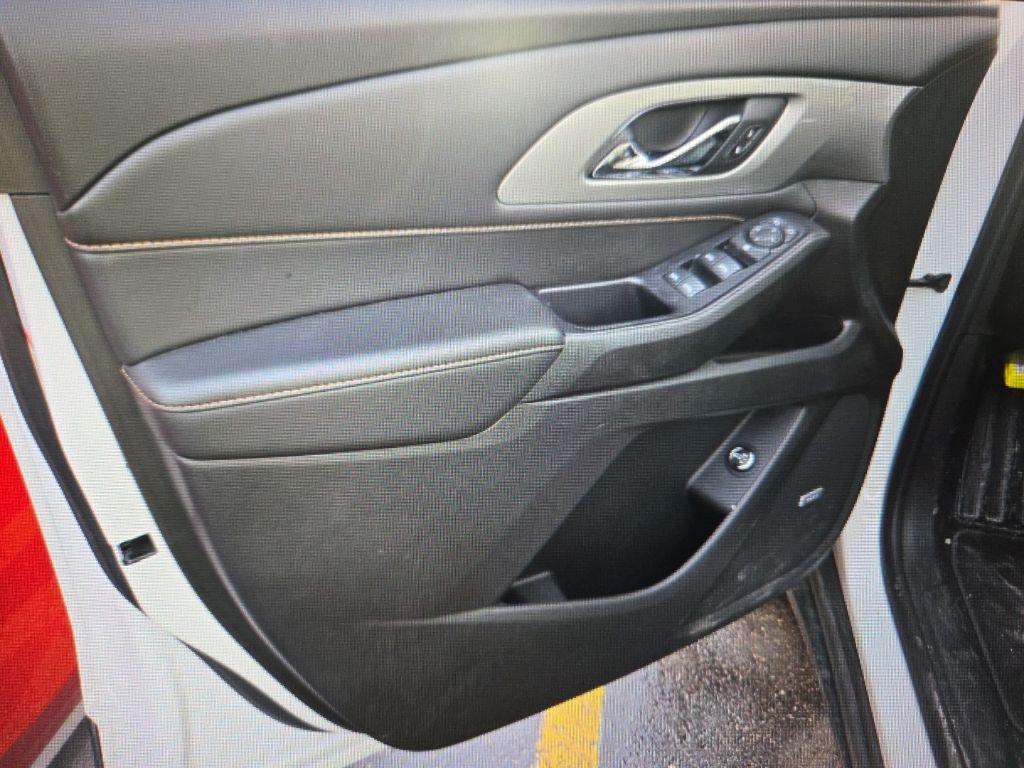 used 2021 Chevrolet Traverse car, priced at $31,886