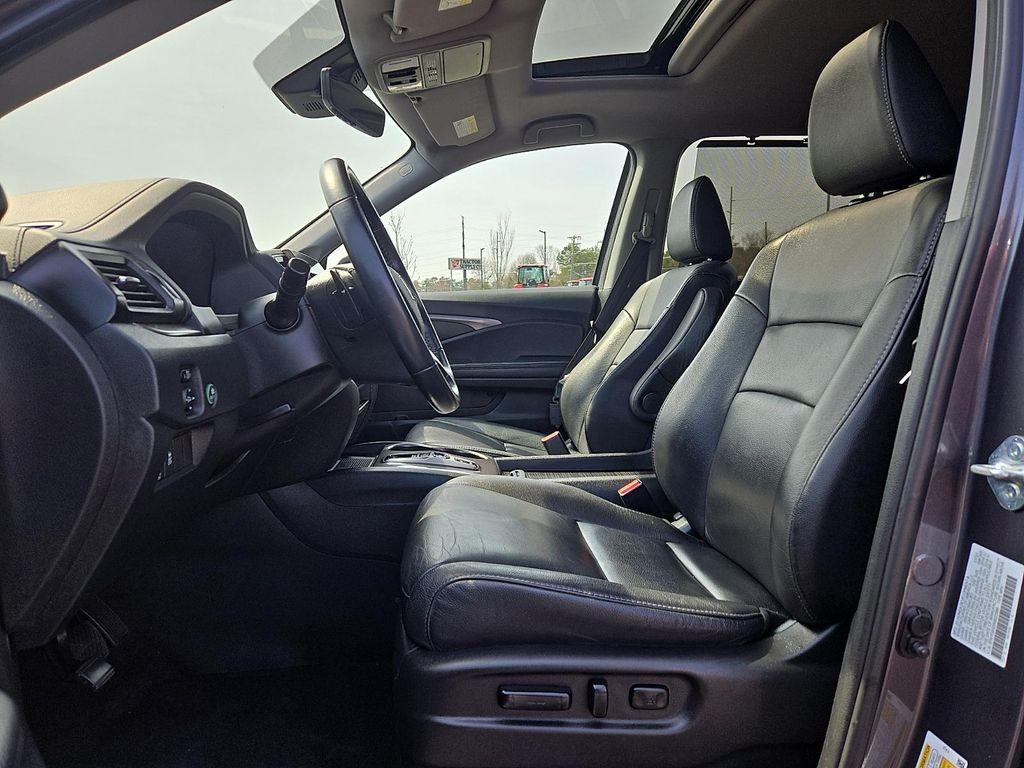 used 2022 Honda Pilot car, priced at $31,698