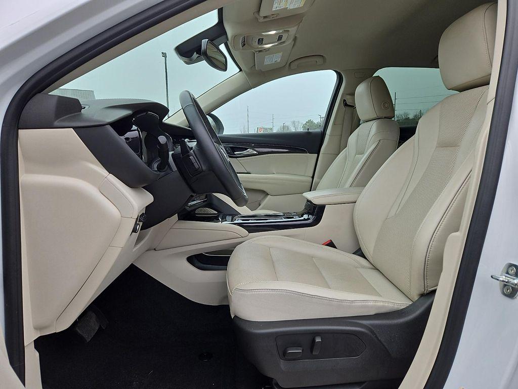 used 2022 Buick Envision car, priced at $25,999