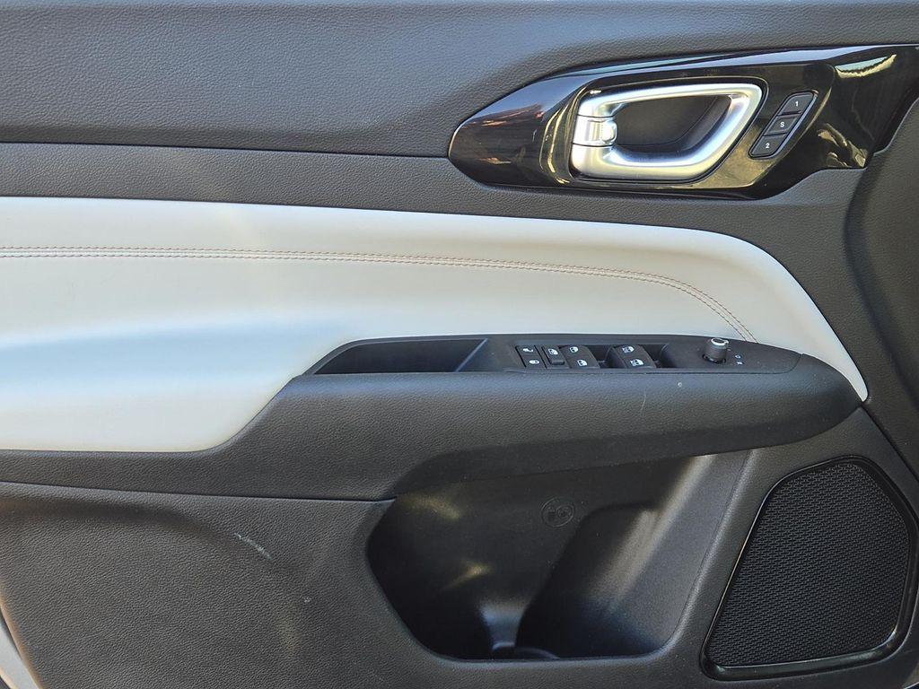 used 2022 Jeep Compass car, priced at $21,999