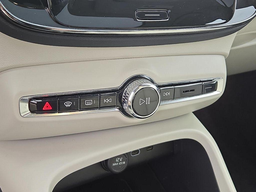 used 2024 Volvo XC40 car