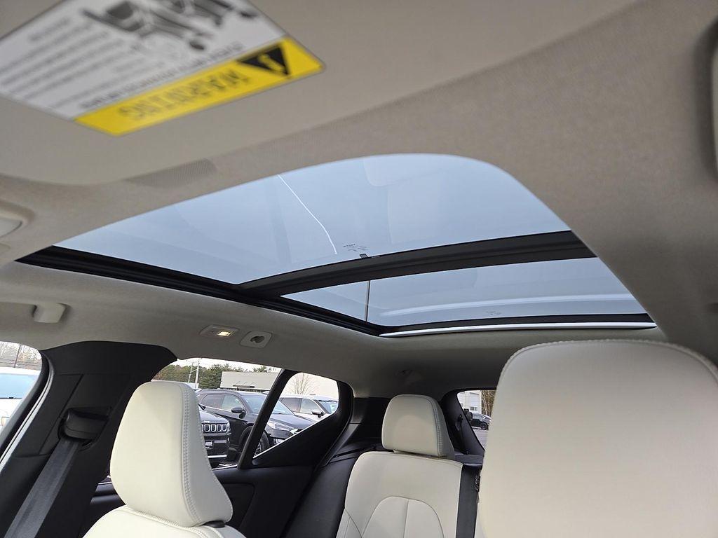 used 2024 Volvo XC40 car