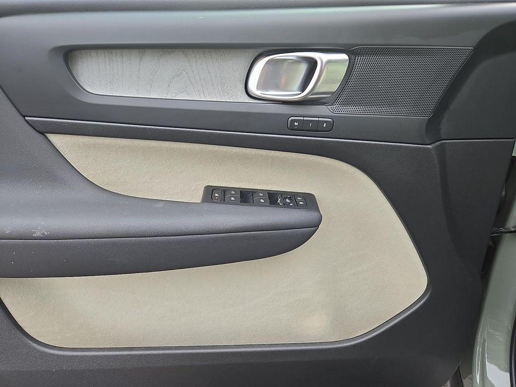 used 2024 Volvo XC40 car