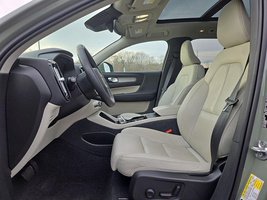 used 2024 Volvo XC40 car