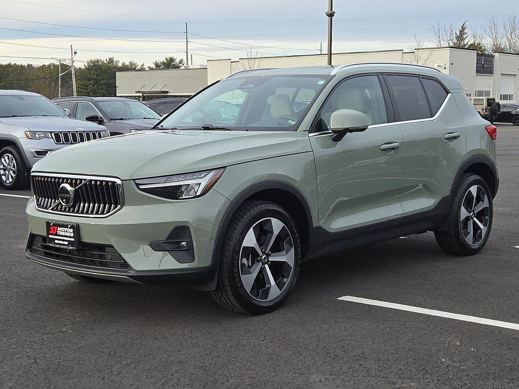 used 2024 Volvo XC40 car