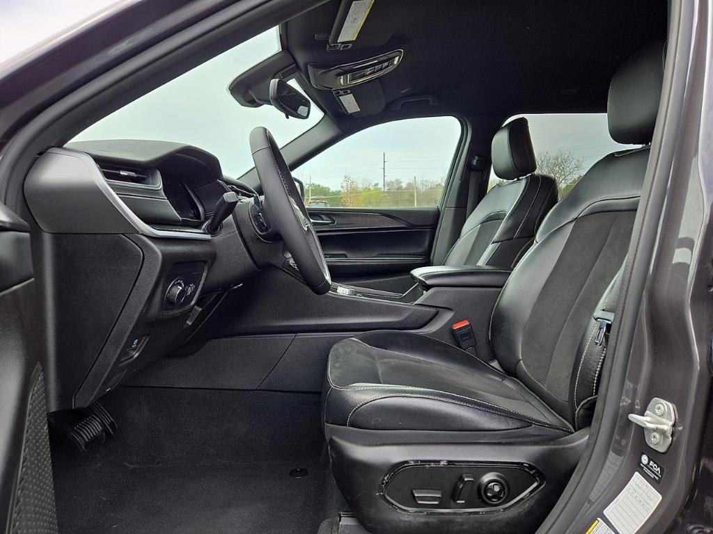 used 2024 Jeep Grand Cherokee L car, priced at $30,999