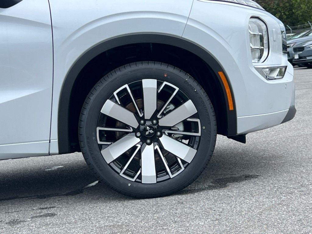 new 2025 Mitsubishi Outlander car, priced at $43,750