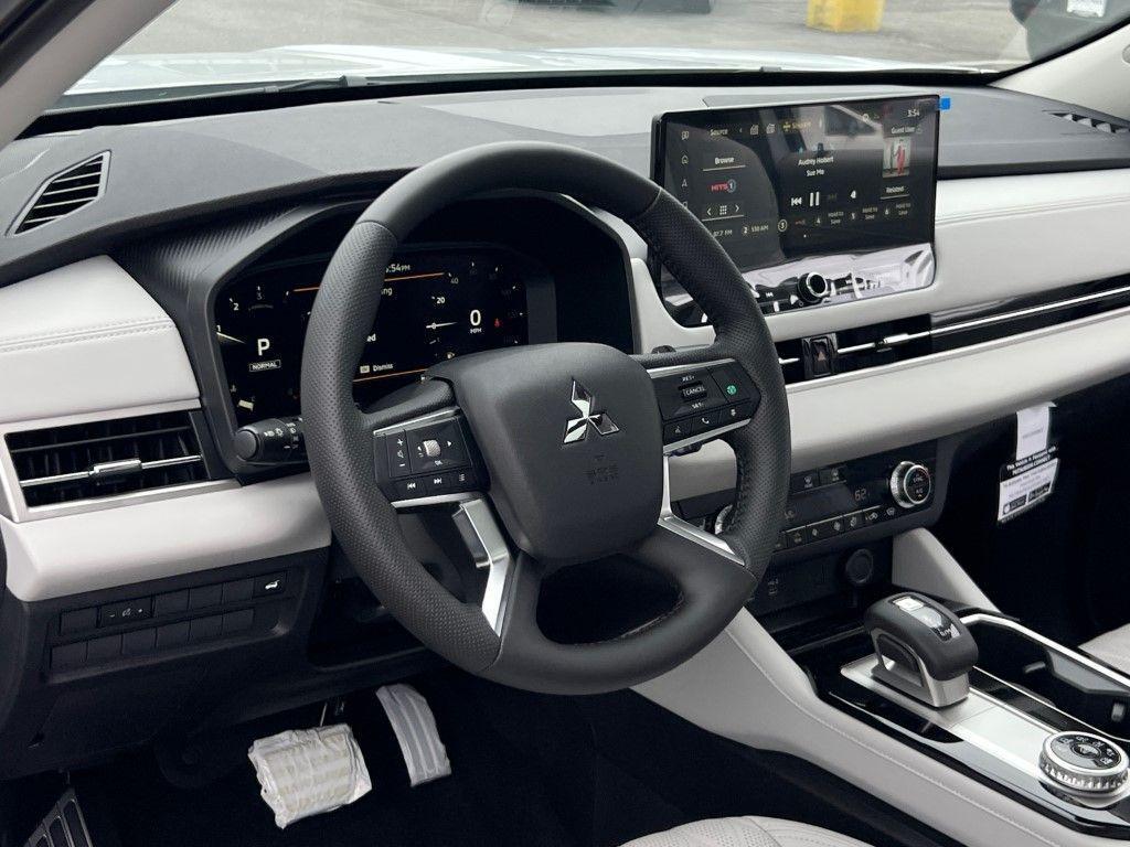 new 2025 Mitsubishi Outlander car, priced at $43,750