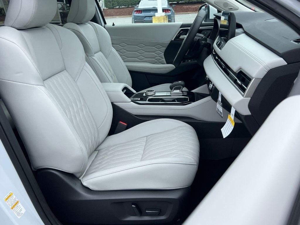 new 2025 Mitsubishi Outlander car, priced at $43,750