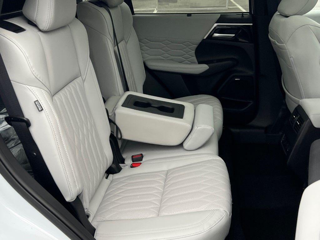 new 2025 Mitsubishi Outlander car, priced at $43,750