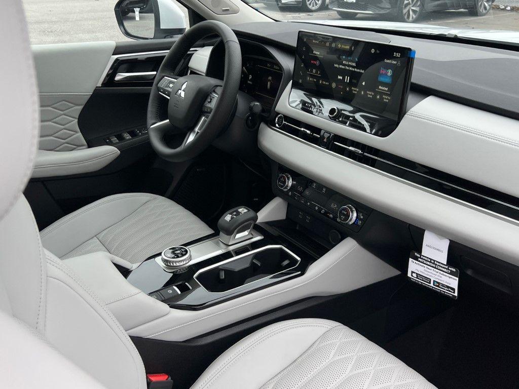 new 2025 Mitsubishi Outlander car, priced at $43,750