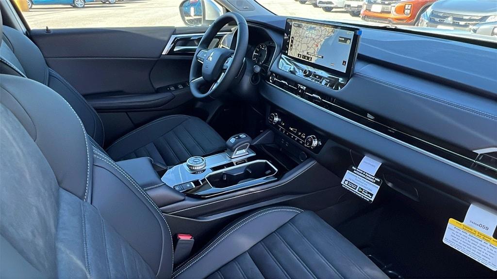 new 2025 Mitsubishi Outlander car, priced at $38,285