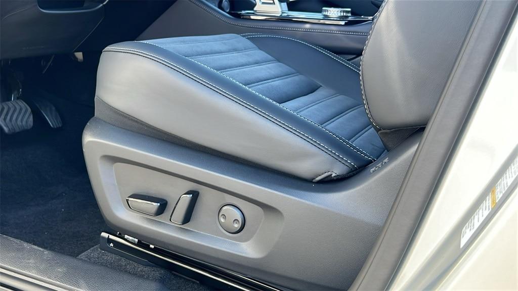 new 2025 Mitsubishi Outlander car, priced at $38,285