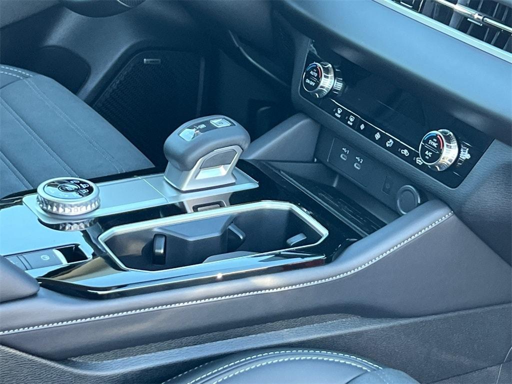 new 2025 Mitsubishi Outlander car, priced at $38,880