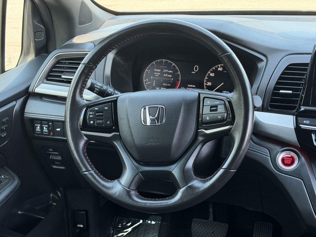 used 2025 Honda Odyssey car, priced at $35,300