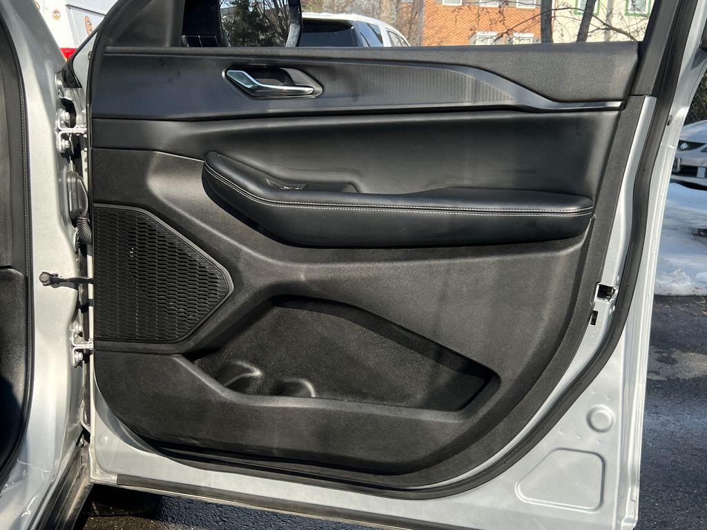 used 2024 Jeep Grand Cherokee L car, priced at $25,500