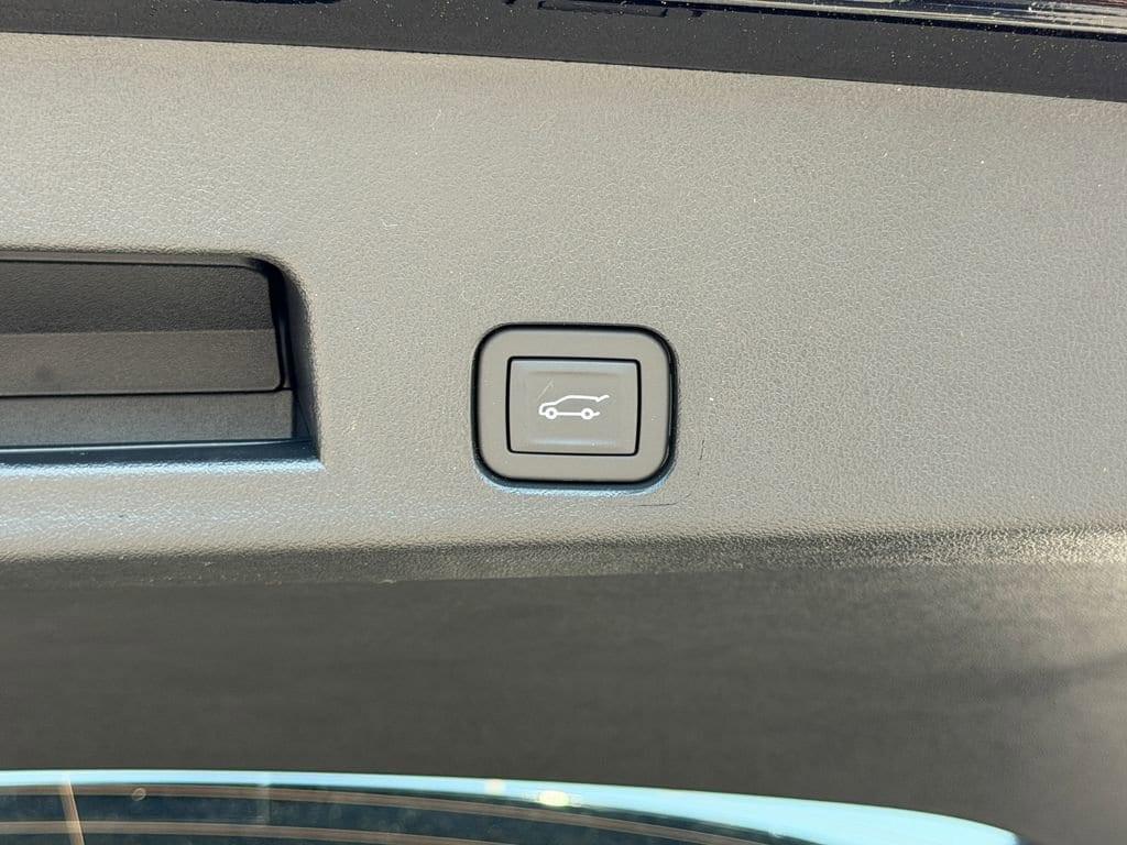 new 2026 Chevrolet Traverse car, priced at $50,667