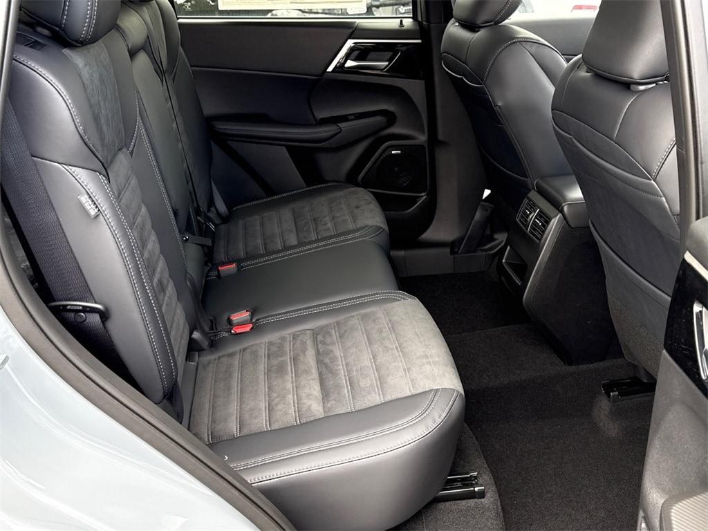 new 2025 Mitsubishi Outlander car, priced at $44,060