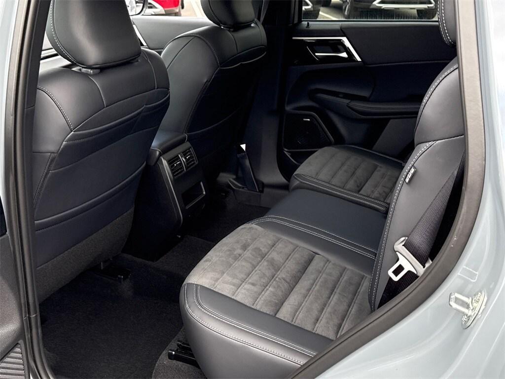 new 2025 Mitsubishi Outlander car, priced at $44,060