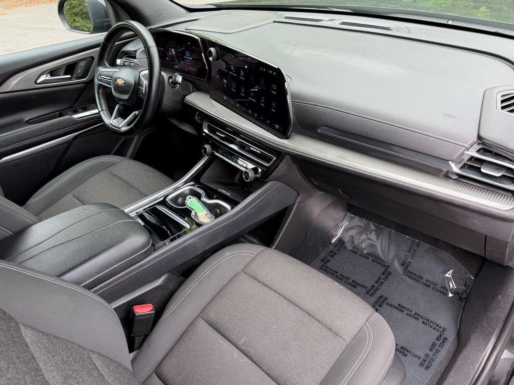 used 2024 Chevrolet Traverse car, priced at $29,800