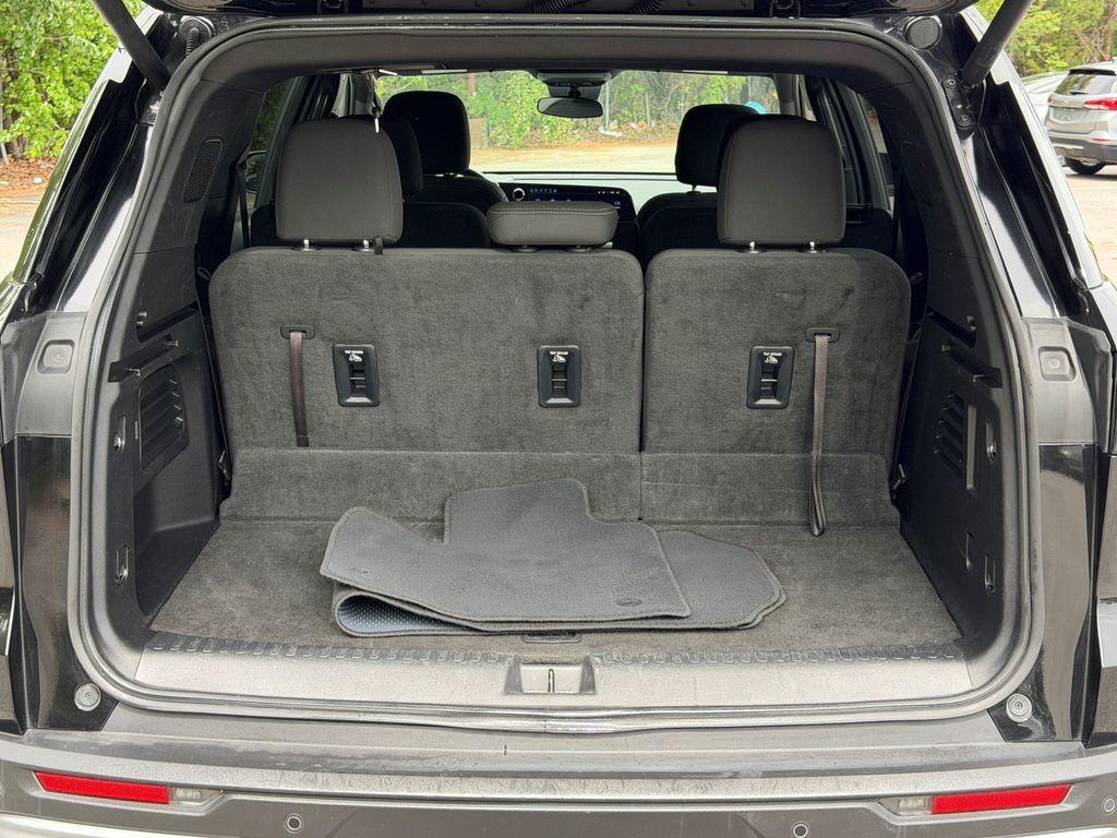used 2024 Chevrolet Traverse car, priced at $29,800