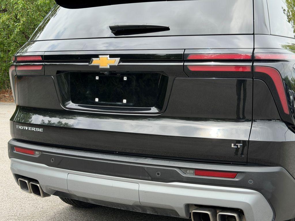 used 2024 Chevrolet Traverse car, priced at $29,800