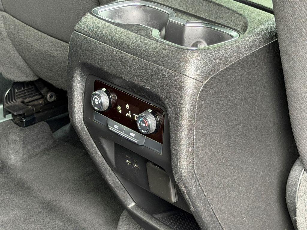 used 2024 Chevrolet Traverse car, priced at $29,800