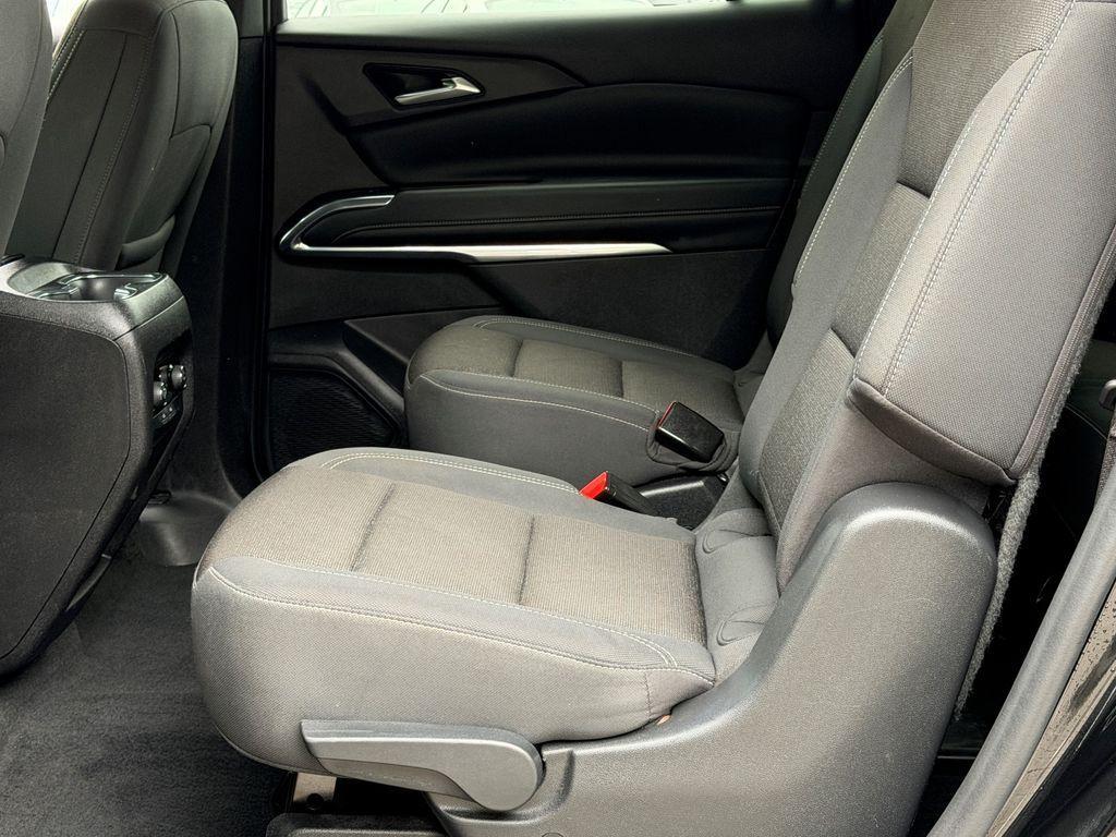 used 2024 Chevrolet Traverse car, priced at $29,800