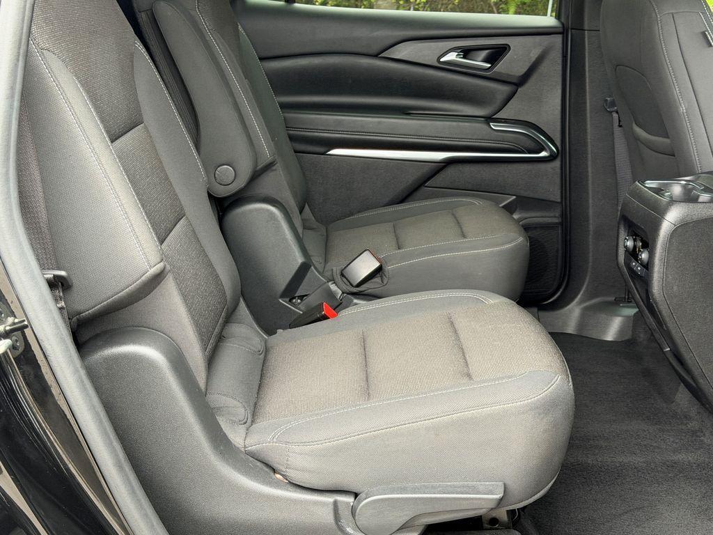 used 2024 Chevrolet Traverse car, priced at $29,800