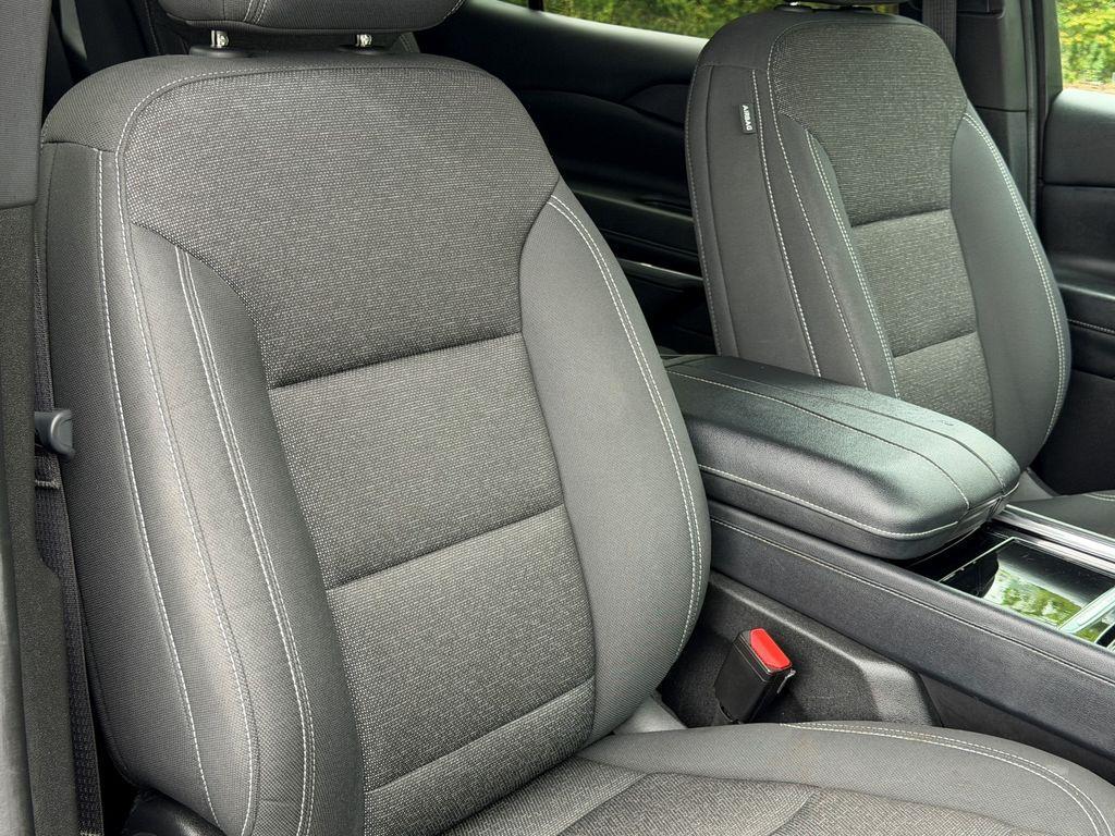 used 2024 Chevrolet Traverse car, priced at $29,800