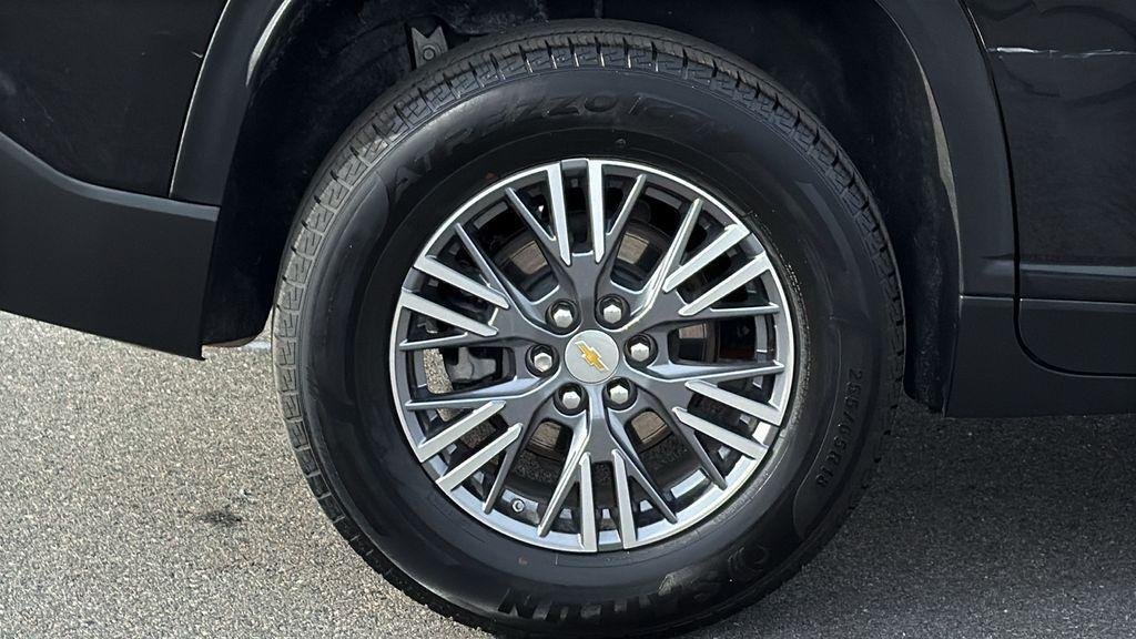 used 2024 Chevrolet Traverse car, priced at $29,500