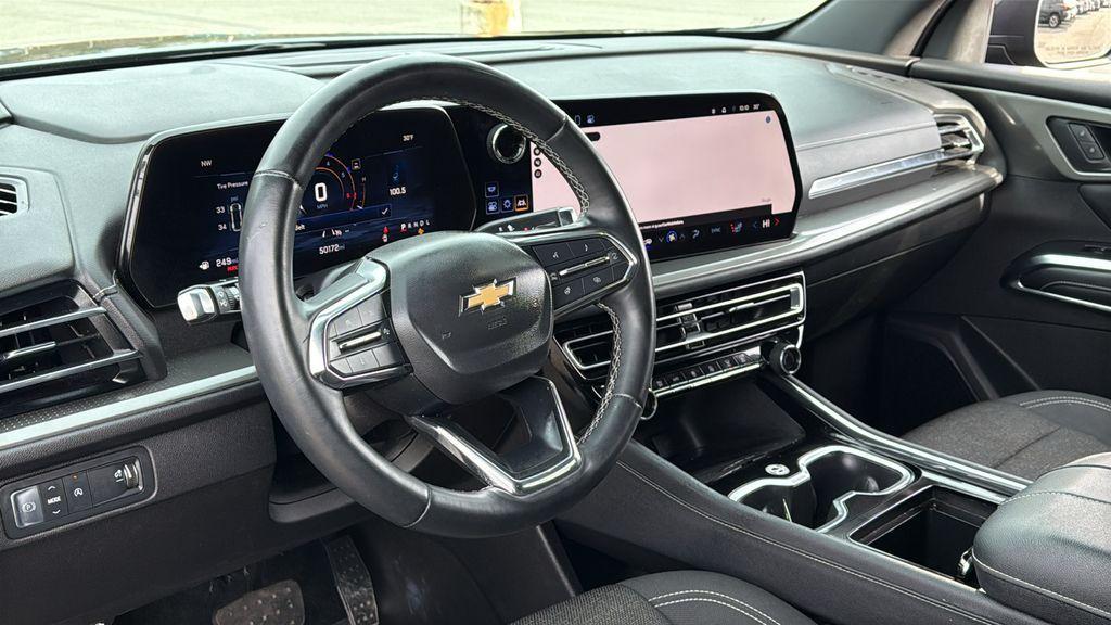used 2024 Chevrolet Traverse car, priced at $29,500