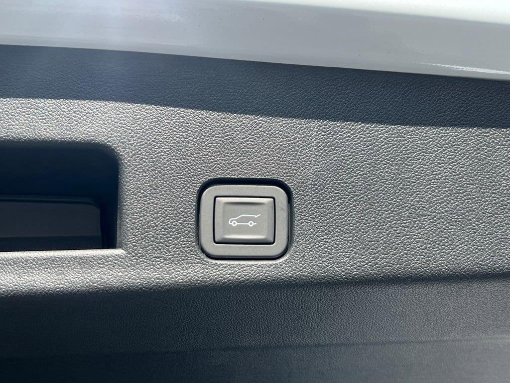 new 2026 Chevrolet Traverse car, priced at $50,490