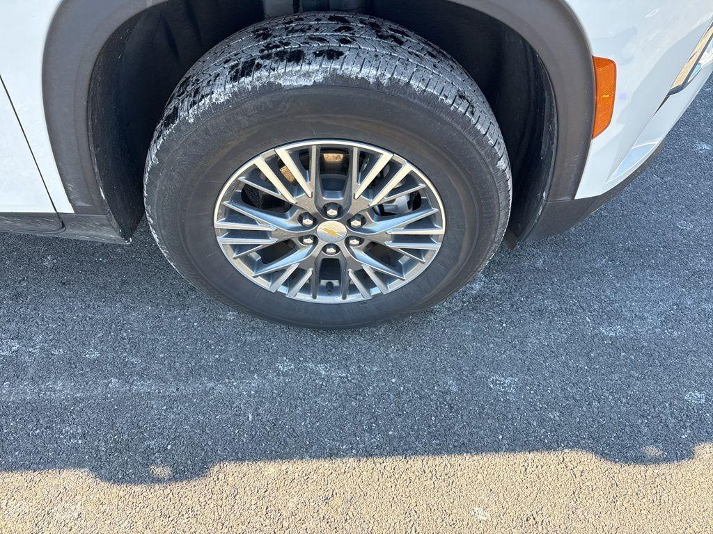 used 2025 Chevrolet Traverse car, priced at $34,400