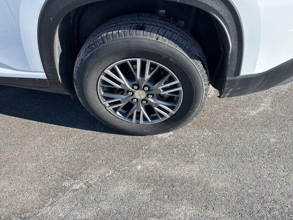 used 2025 Chevrolet Traverse car, priced at $34,400