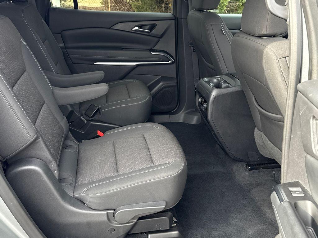 used 2024 Chevrolet Traverse car, priced at $31,000