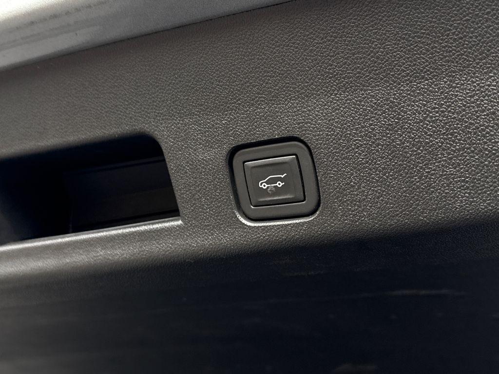 used 2024 Chevrolet Traverse car, priced at $31,000